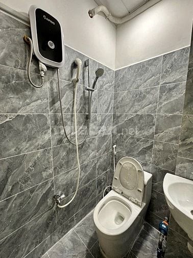 Quận 7 - bán toà căn hộ dịch vụ 8 phòng - thu nhập 50 triệu - 6,x tỷ