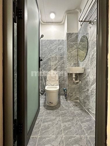 Quận 7 - bán toà căn hộ dịch vụ 8 phòng - thu nhập 50 triệu - 6,x tỷ
