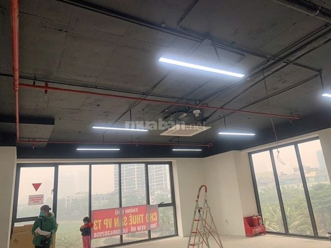Cho thuê văn phòng tầng 3 view hồ Trung Văn đẹp- cạnh đường Tố hưu 5m 