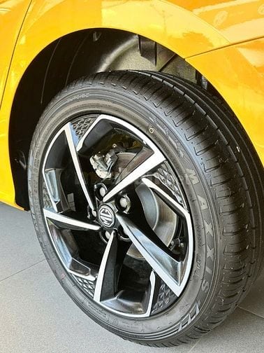 MG5 Luxury 1.5 CVT vàng thể thao 2024 siêu đẹp
