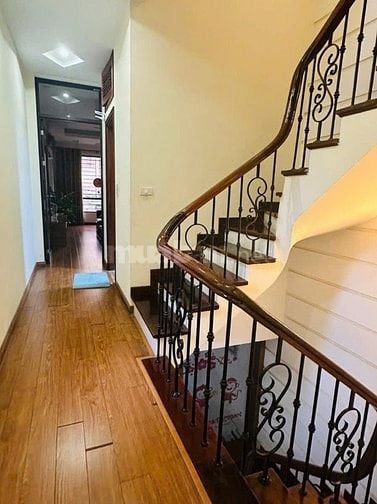 Bán nhà  Đê La Thành, Đống Đa, Dt 60m2, 5t, thoáng trước sau.