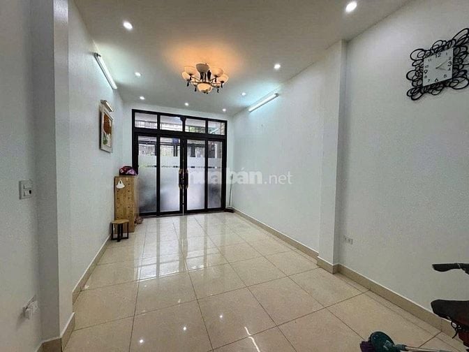 Bán nhà  Đê La Thành, Đống Đa, Dt 60m2, 5t, thoáng trước sau.