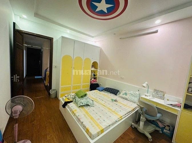 Bán nhà  Đê La Thành, Đống Đa, Dt 60m2, 5t, thoáng trước sau.