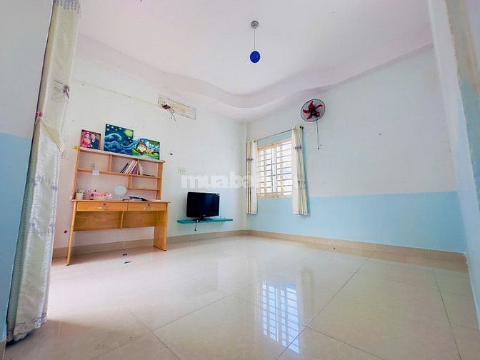 3,88 tỷ Nhà ngang khủng 8,2 x 6m ( 1 lầu 2pn ) có sân thượng SHR 