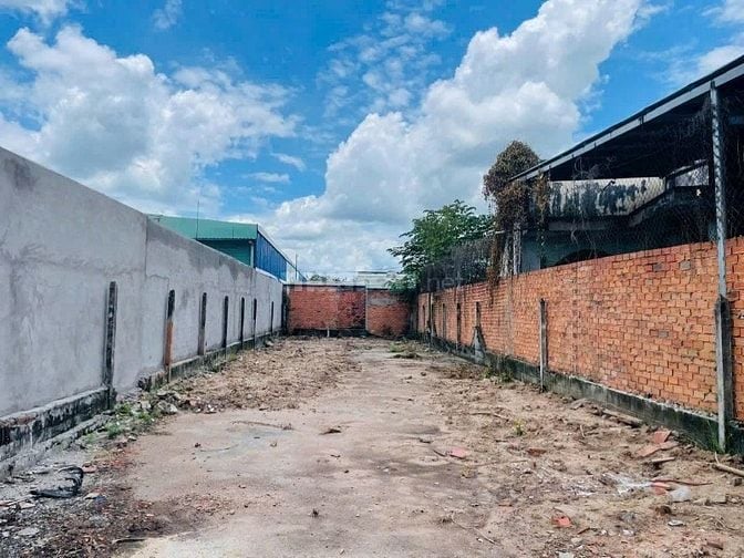 Em bán nhanh lô đất mặt tiền chợ Giồng Cát 189m2 gần full thổ cư 