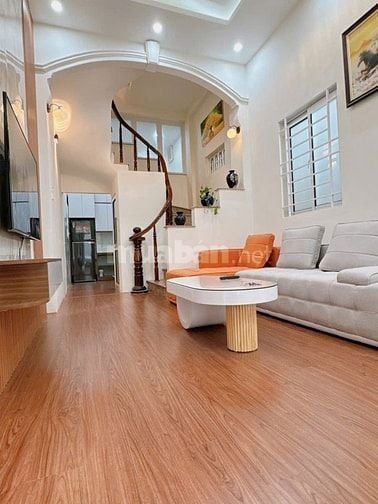 GẤP - BÁN NHÀ PHỐ ĐỘI CẤN - NGỌC HÀ -43M - 4 TẦNG - MT 4M - chỉ 8 tỷ 