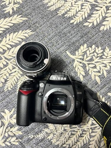 Nikon D90 + lens kit + phụ kiện (dây, túi đựng, pin, sạc)