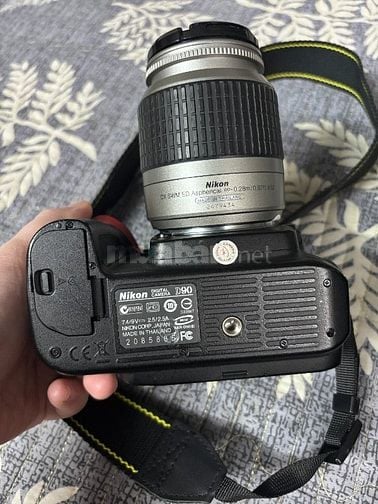 Nikon D90 + lens kit + phụ kiện (dây, túi đựng, pin, sạc)