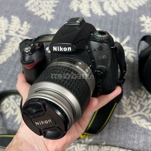 Nikon D90 + lens kit + phụ kiện (dây, túi đựng, pin, sạc)