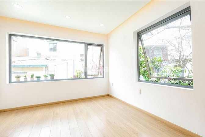 Bán nhà trung tâm Quận 1: Hẻm 4m, 157m² (2PN, 3WC) + nhà riêng 16m² 