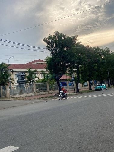 CHO THUE NHÀ MẶT TIỀN KINH DOANH SẦM UẤT BẬC NHẤT ĐẶNG THÙY TRÂM,BT