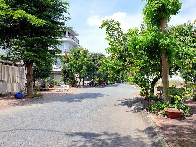 Bán đất mặt tiền đường D3 Phước Long B quận 9 cũ giá 12,6 tỷ