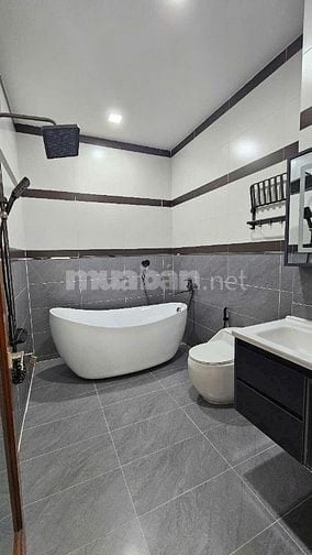 Nhà Phố Full Nội Thất Cao Cấp Đường 24m Đối Diện Chợ Phú Thuận