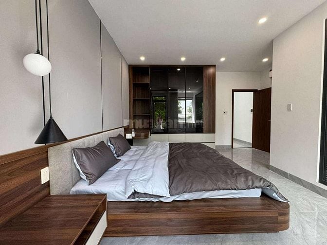 Bán nhà 3 tầng mới 100% mặt tiền Bùi Thiện Ngộ, Hòa Xuân, đường 7.5m
