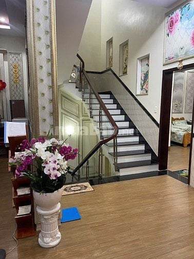 Cho thuê biệt thự ở làm vp cty 800m2 gần khu công nghiệp amata 
