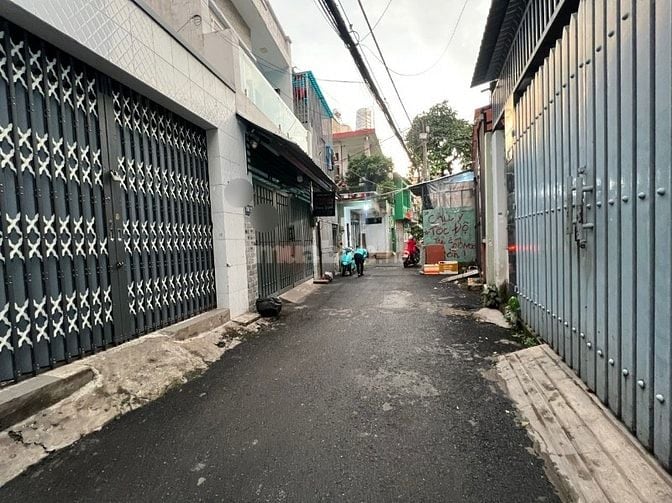 Nhà 1 trục hẻm xe hơi 5m Phan Huy Ích, P12, Q.Gò Vấp, giá: 6 tỷ.