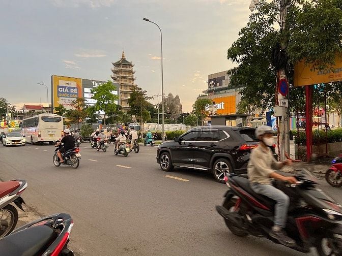 Nhà 1 trục hẻm xe hơi 5m Phan Huy Ích, P12, Q.Gò Vấp, giá: 6 tỷ.