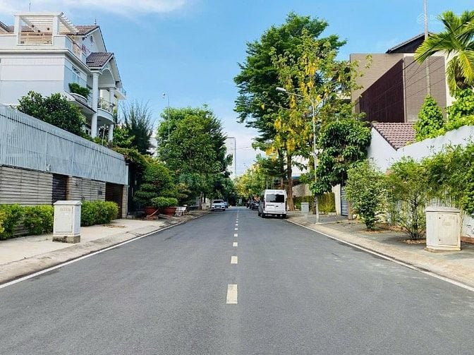 Bán Villa 2MT Quận 7 hướng Đông Nam, DT 9 x 18.6m, nhà 3 tầng 18.5 tỷ 