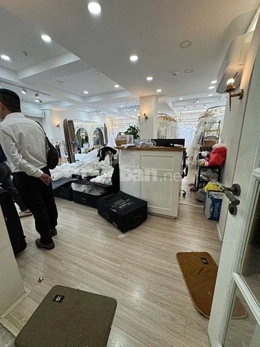 NHÀ LÔ GÓC 150 TỶ NGAY TRUNG TÂM QUẬN 7 (KMG, KQC)