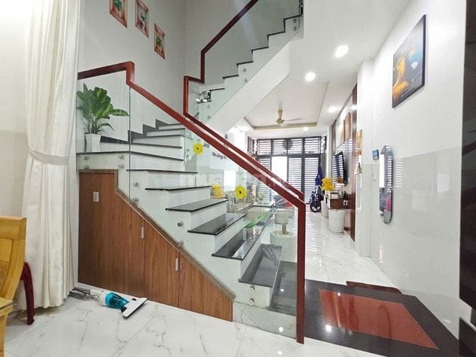 CHỈNH NHỈNH 6 TỶ _NHÀ ĐẸP 4 TẦNG _ TAM BÌNH THỦ ĐỨC- GẦN KDC SAVICO  