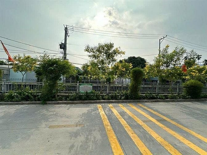 CẦN BÁN GẤP – NHÀ ĐẸP 5,7 x19m, GIÁ 5 tỉ x - THẠNH LỘC 15 – QUẬN 12
