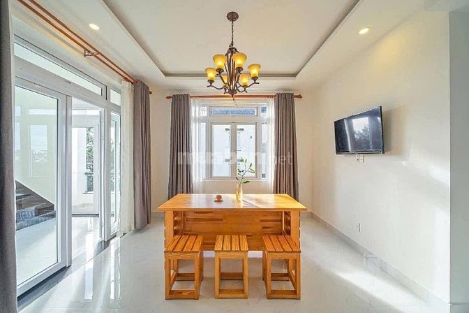 Cho thuê villa sân vườn 11 phòng phường 8 đà lạt -đầy đủ nộị thất