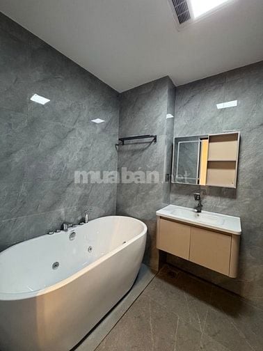 Hiếm - Nhà 7 tầng- Thang Máy - Ô tô ngủ trong nhà