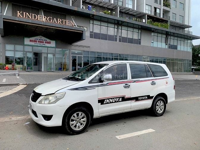Bán rẻ TOYOTA INNOVA 2014 độ full options rất đẹp!