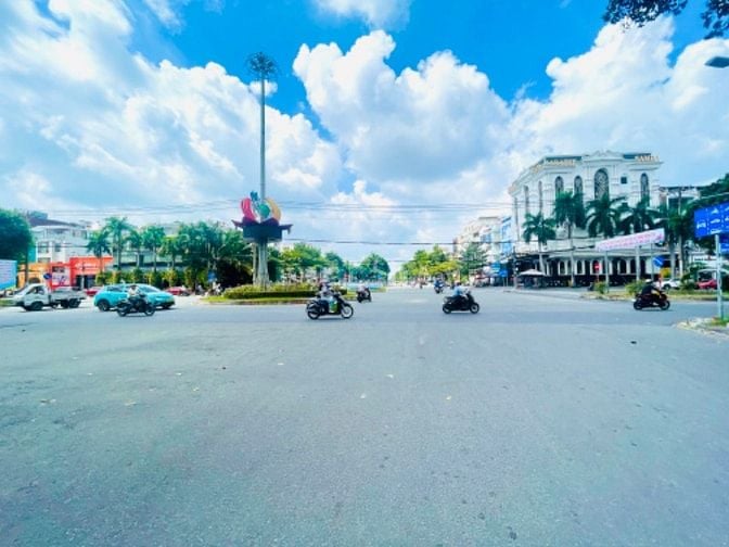 Mặt Bằng MTKD Đường Vành Đai Trong dt 10x20m giá thuê 60tr/th