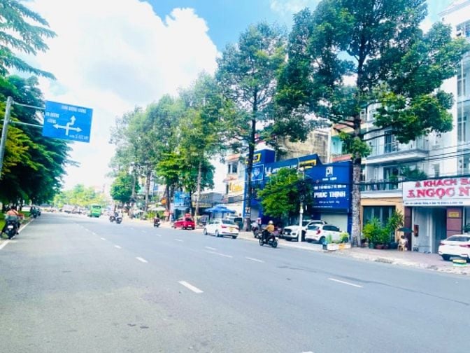 Mặt Bằng MTKD Đường Vành Đai Trong dt 10x20m giá thuê 60tr/th