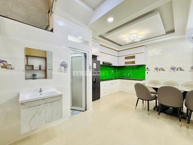 Bán nhà Hoàng Việt, Tân Bình chạy ra đường Út Tích 60m là tới