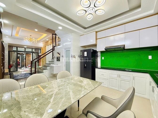 Bán nhà Hoàng Việt, Tân Bình chạy ra đường Út Tích 60m là tới
