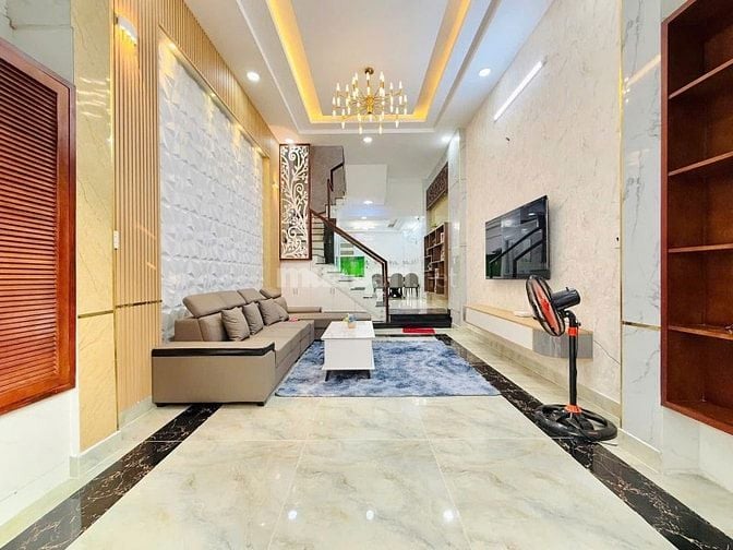 Bán nhà Hoàng Việt, Tân Bình chạy ra đường Út Tích 60m là tới