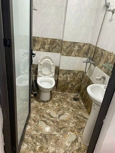 CHO THUÊ CĂN HỘ DT 25 M2, NHÀ MỚI XÂY, CÓ THANG MÁY.