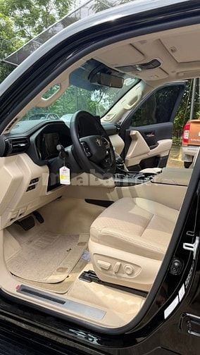 Bán Toyota Land Cruiser LC300 sản xuất 2024 siêu lướt.