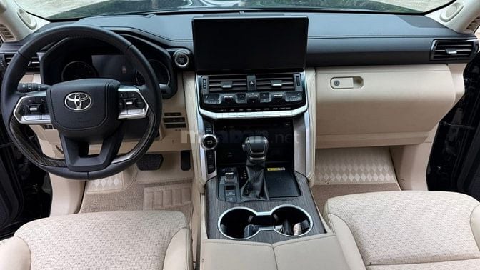 Bán Toyota Land Cruiser LC300 sản xuất 2024 siêu lướt.