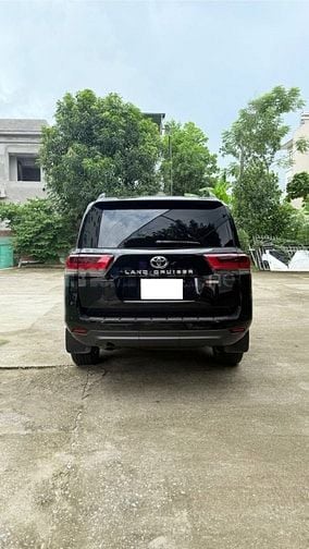 Bán Toyota Land Cruiser LC300 sản xuất 2024 siêu lướt.