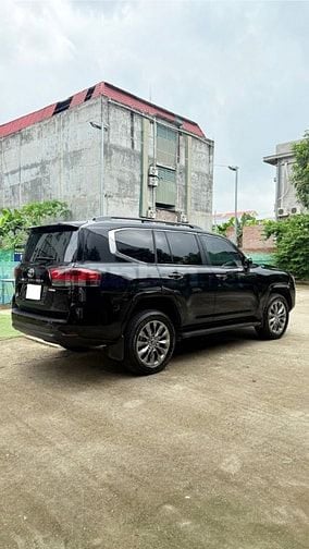 Bán Toyota Land Cruiser LC300 sản xuất 2024 siêu lướt.