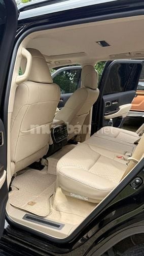 Bán Toyota Land Cruiser LC300 sản xuất 2024 siêu lướt.