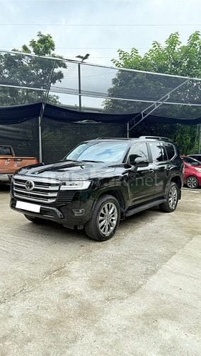 Bán Toyota Land Cruiser LC300 sản xuất 2024 siêu lướt.