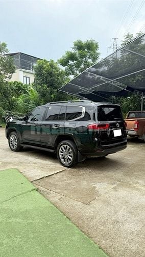 Bán Toyota Land Cruiser LC300 sản xuất 2024 siêu lướt.