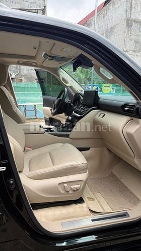 Bán Toyota Land Cruiser LC300 sản xuất 2024 siêu lướt.