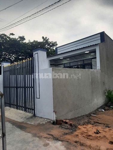 Chú Tư Kẹt tiền bán nhà 110m2 mới keng ở xã Tân Phú Trung - Củ Chi giá
