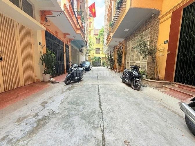 Phạm Tuấn Tài, gara ô tô, trước nhà rộng 5m, nhà đẹp, dân xây, 50m2