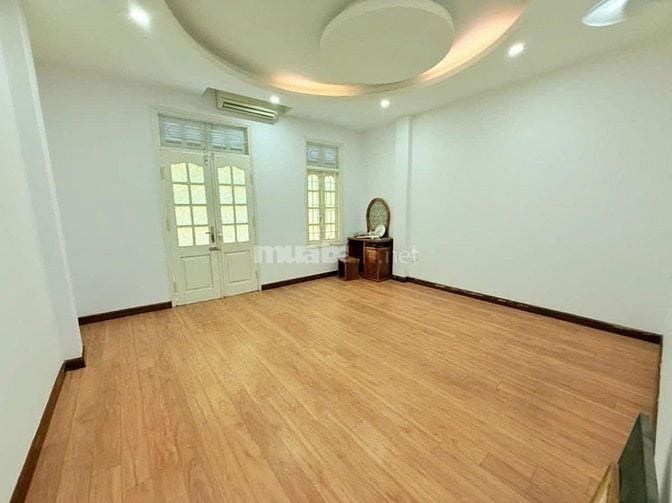 Phạm Tuấn Tài, gara ô tô, trước nhà rộng 5m, nhà đẹp, dân xây, 50m2