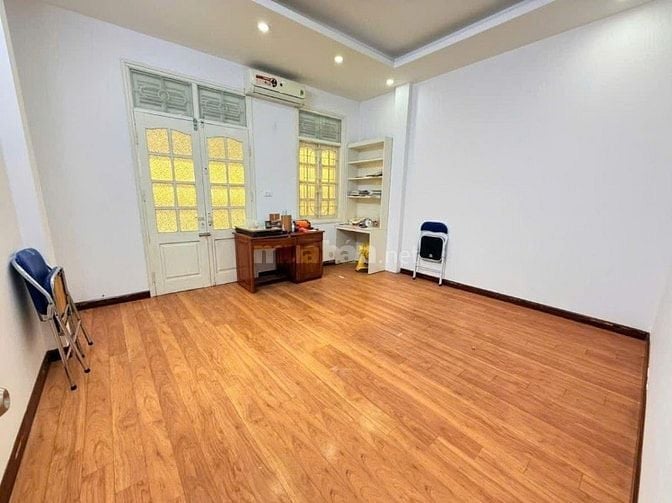 Phạm Tuấn Tài, gara ô tô, trước nhà rộng 5m, nhà đẹp, dân xây, 50m2