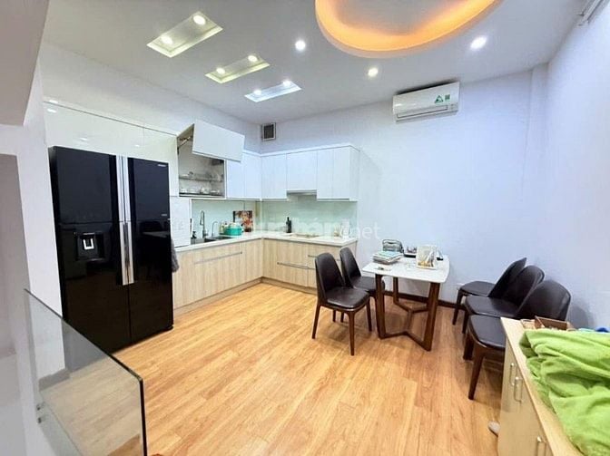 Phạm Tuấn Tài, gara ô tô, trước nhà rộng 5m, nhà đẹp, dân xây, 50m2