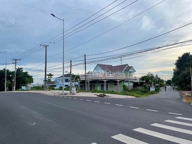 LÔ GÓC VÒNG XOAY 2 MẶT TIỀN, GIÁ TỐT: 55TR./M2, TỔNG 51 TỶ.