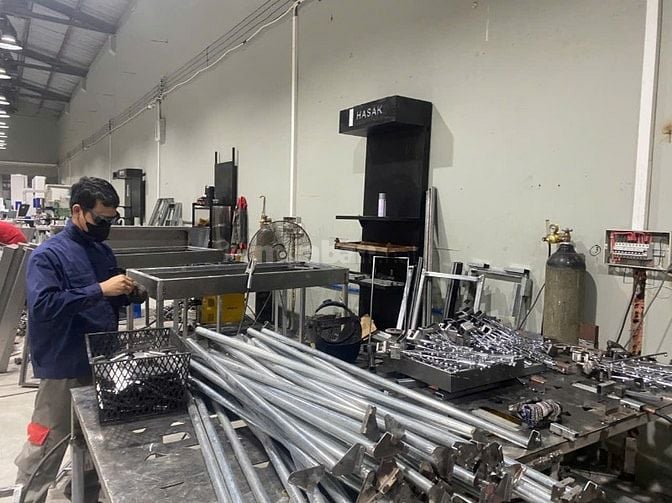 05 LDPT làm việc tại xưởng sắt quận 12