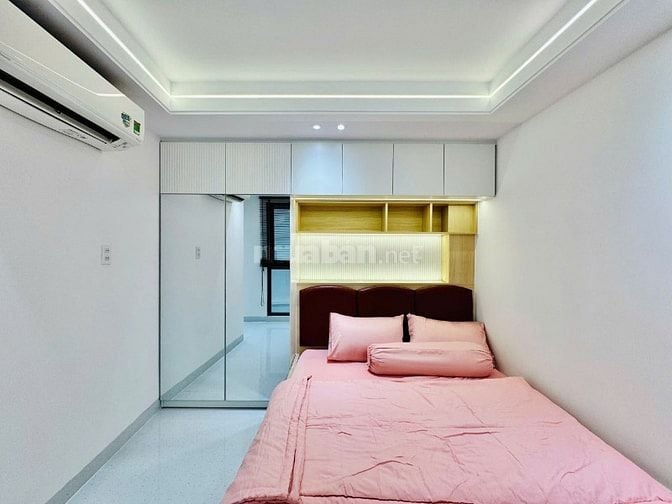 CHỦ BÁN NHÀ ĐẸP MỚI XÂY ĐÚC 3LẦU FULL NỘI THẤT GẦN SÂN BAY GIÁ MỀM